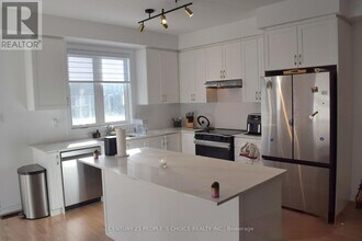 107 Molozzi St in Erin, ON - Building Photo - Building Photo