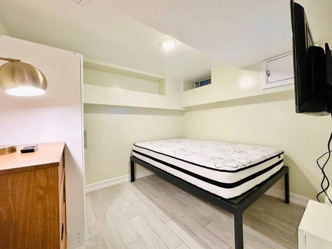 Furnished room/NOT APARTMENT in Queens, NY - Foto de edificio - Building Photo