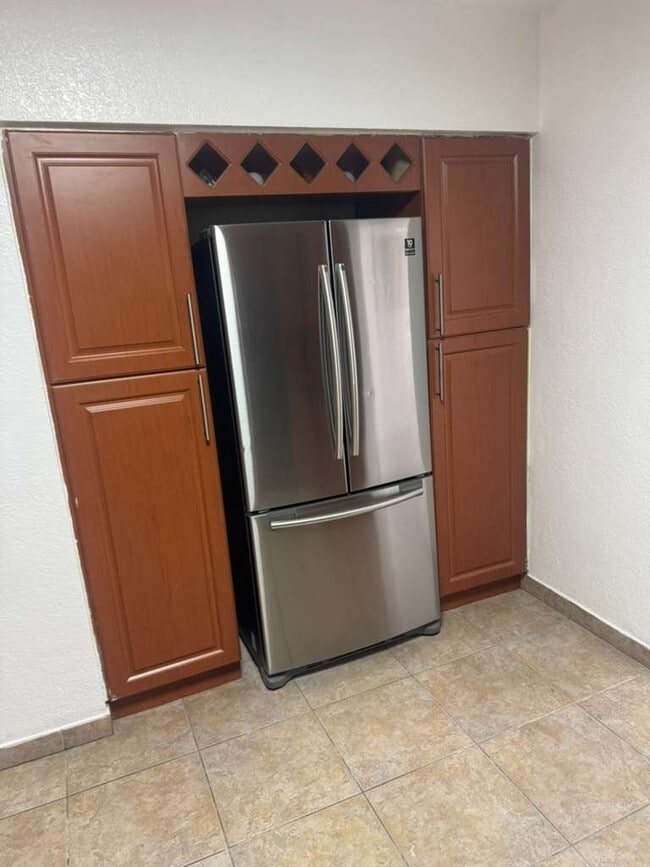 35 W 61st St, Unit 1