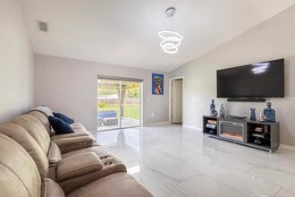 2716 Oak Hammock Loop in Mulberry, FL - Building Photo - Building Photo
