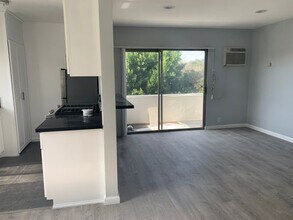 4901 Laurel Canyon Blvd, Unit 8 in Valley Village, CA - Building Photo - Building Photo