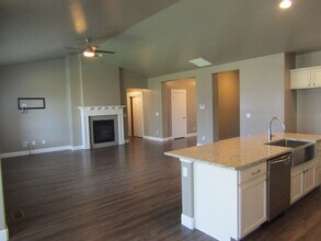5299 N Zamora Way in Meridian, ID - Building Photo - Building Photo