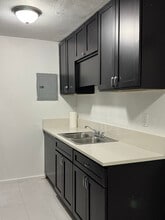 5802 NW 12th St in Sunrise, FL - Building Photo - Building Photo