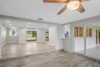 127 SW 7th Ave in Boca Raton, FL - Building Photo - Building Photo