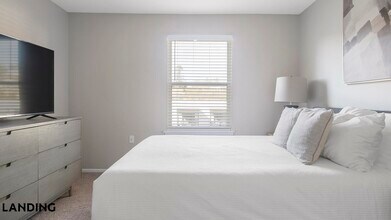 3450 Manor Dr, Unit 60-206 in Homewood, AL - Foto de edificio - Building Photo