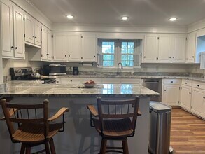 111 W 3rd South St in Summerville, SC - Foto de edificio - Building Photo