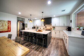 8302 Reeda Ln in Austin, TX - Building Photo - Building Photo