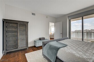 222 Karen Ave in Las Vegas, NV - Foto de edificio - Building Photo