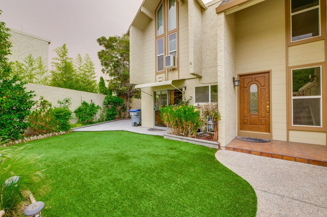 520 S Cascade Terrace in Sunnyvale, CA - Building Photo