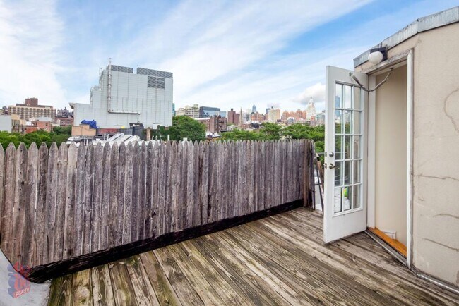 343 E 5th St in New York, NY - Building Photo - Building Photo