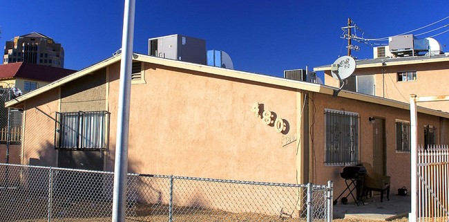 480 Albert Ave in Las Vegas, NV - Building Photo - Building Photo