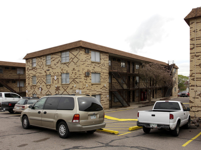 Federal Terrace Apartments in Denver, CO - Foto de edificio - Building Photo