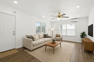 3038 Falls Dr in Dallas, TX - Building Photo - Building Photo