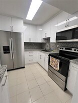 4717 NW 7th St in Miami, FL - Building Photo