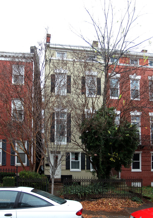 830 Hollins St in Baltimore, MD - Building Photo