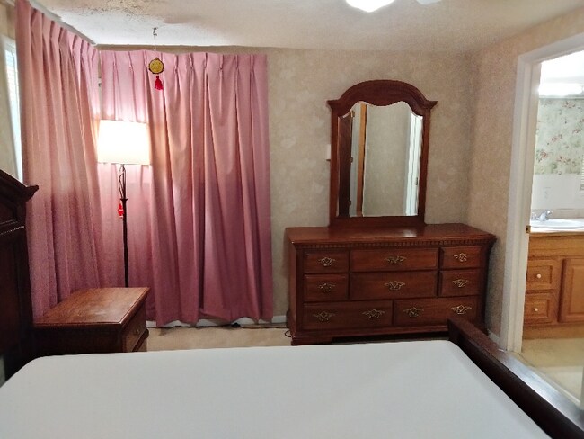 3589 W Gordon Ave in Layton, UT - Foto de edificio - Building Photo