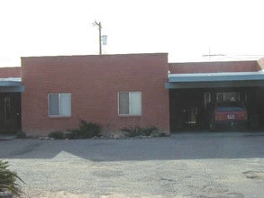 1529 N Bryant Ave in Tucson, AZ - Foto de edificio - Building Photo