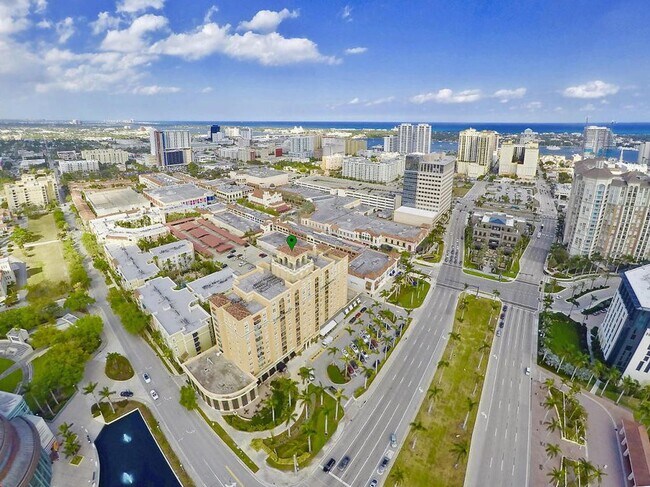 651 Okeechobee Blvd, Unit PH 1204 in West Palm Beach, FL - Building Photo - Building Photo