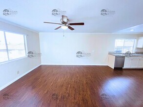 955 Postal Way in Vista, CA - Building Photo - Building Photo