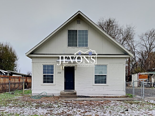 property at 1713 S 10th Ave