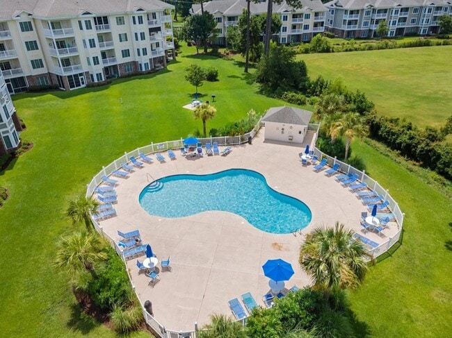4865 Luster Leaf Cir, Unit 304 in Myrtle Beach, SC - Foto de edificio - Building Photo