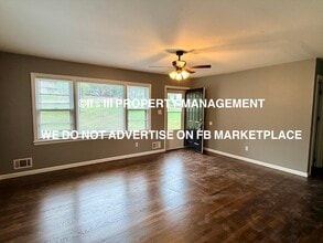 8704 W 70th Terrace in Overland Park, KS - Foto de edificio - Building Photo