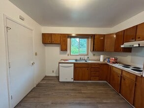 1502 Chapman Ln in Petaluma, CA - Building Photo - Building Photo