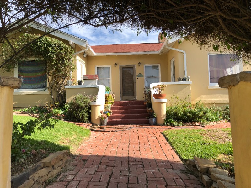 144 Aliso St in Ventura, CA - Building Photo