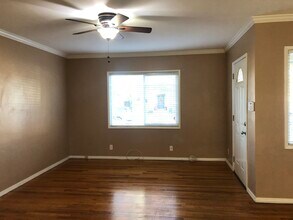 5775 Bertrand Ave in Encino, CA - Foto de edificio - Building Photo