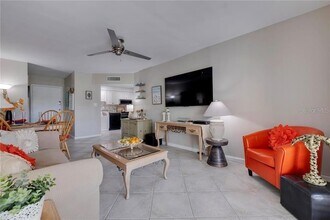10365 Paradise Blvd, Unit 21 in Treasure Island, FL - Building Photo - Building Photo