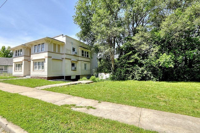 Fourplex in Kansas City, MO - Building Photo - Building Photo