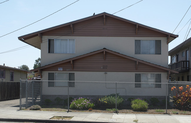 2268-2270 35th Ave in Oakland, CA - Foto de edificio - Building Photo