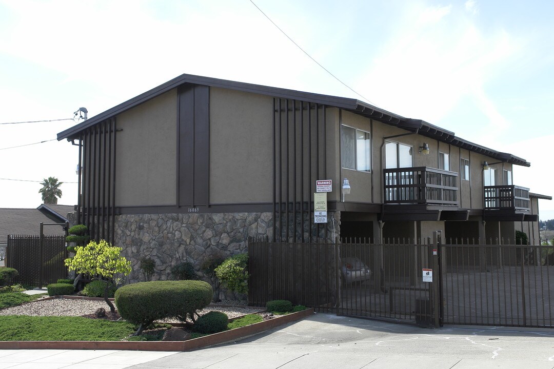 16063 Liberty St in San Leandro, CA - Building Photo