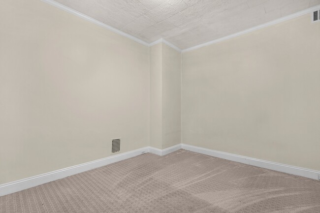 114 N Highland Ave in Baltimore, MD - Building Photo - Building Photo