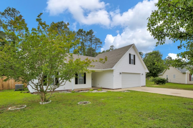 107 Yaupon Ct in Raeford, NC - Building Photo - Building Photo