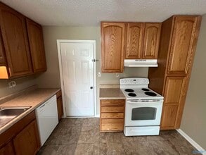 611 Adelle St SW in Hartselle, AL - Building Photo - Building Photo