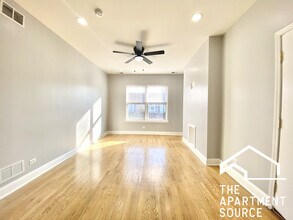 1010 W Sunnyside Ave, Unit 3 in Chicago, IL - Building Photo - Building Photo