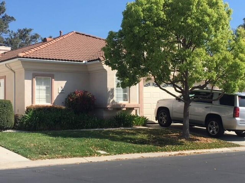 40260 Vía Tonada in Murrieta, CA - Building Photo