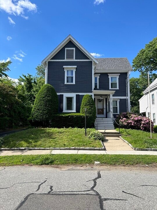 37 Burnham St in Belmont, MA - Building Photo
