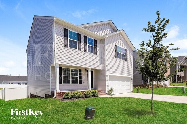 6849 Keeneland Dr in Whitsett, NC - Foto de edificio - Building Photo
