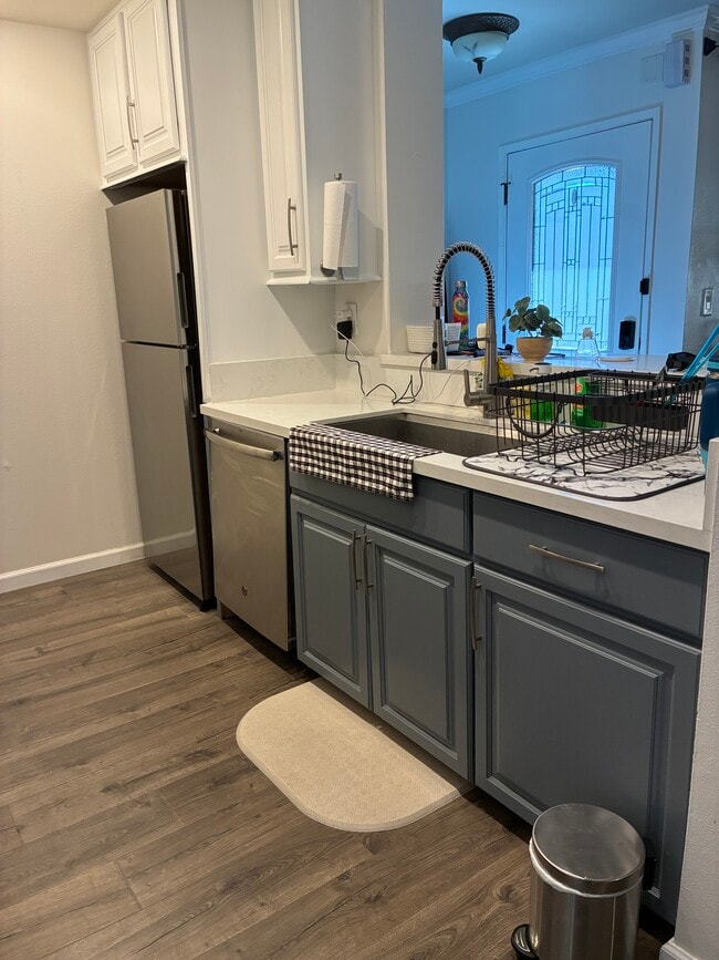 25718 Hogan Dr, Unit C2 in Santa Clarita, CA - Building Photo - Building Photo