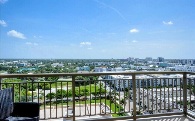 800 N Tamiami Trl in Sarasota, FL - Building Photo - Building Photo