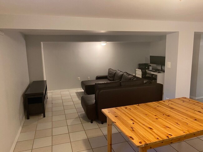 405 Silver Spring Ave, Unit Basement apartment