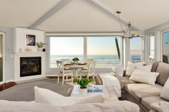 2949 Ocean Front Walk in San Diego, CA - Building Photo - Building Photo