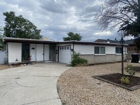 819 E Hibiscus Ave in Sandy, UT - Building Photo