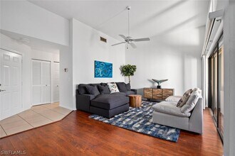 592 Beachwalk Cir in Naples, FL - Building Photo - Building Photo
