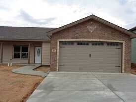 314 Highland Grove Dr in Manhattan, KS - Building Photo