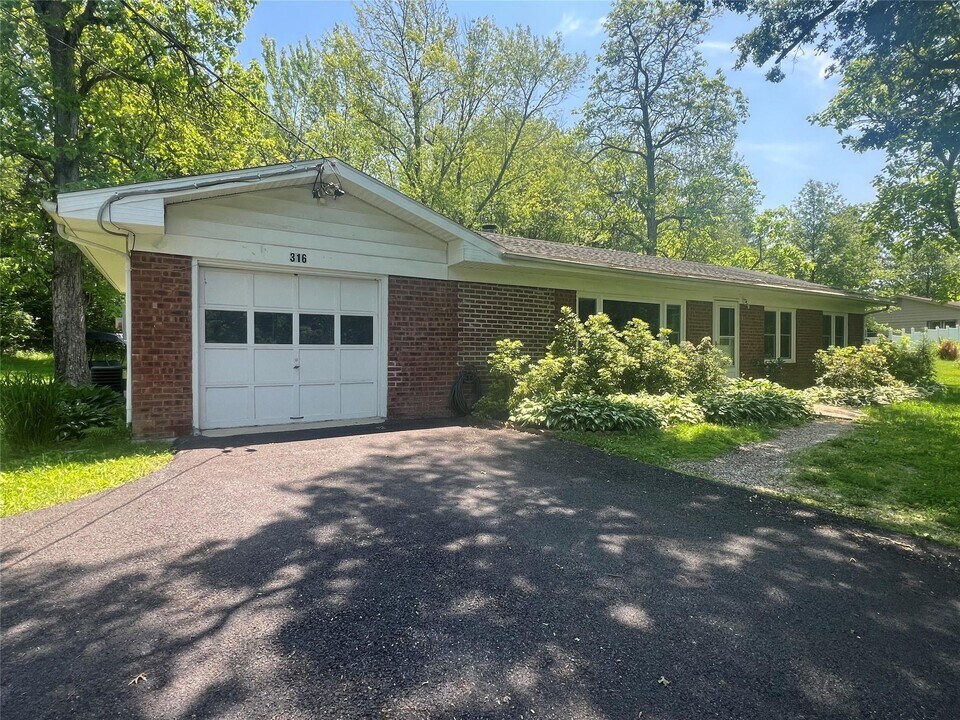 316 NY-32 in New Paltz, NY - Building Photo