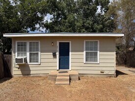 2010 32nd St in Lubbock, TX - Building Photo