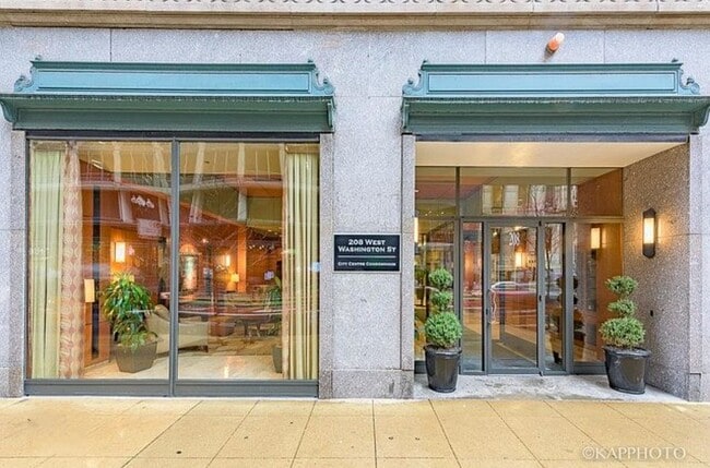 208 W Washington St, Unit 1201 in Chicago, IL - Building Photo - Building Photo
